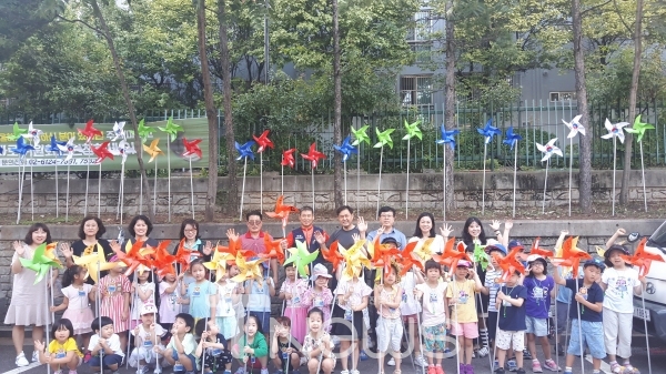 바람개비 동산 참여자 기념사진