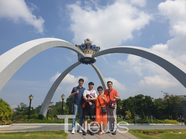 말레이시아 왕궁앞 가족기념사진